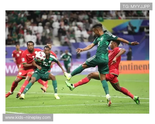 足球巨星们互相支持与帮助的背后故事揭示团结与友情的力量